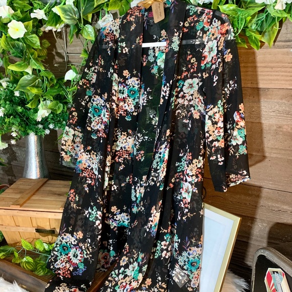 “2B BeBe” Black Floral Sheer Kimono - Picture 5 of 10
